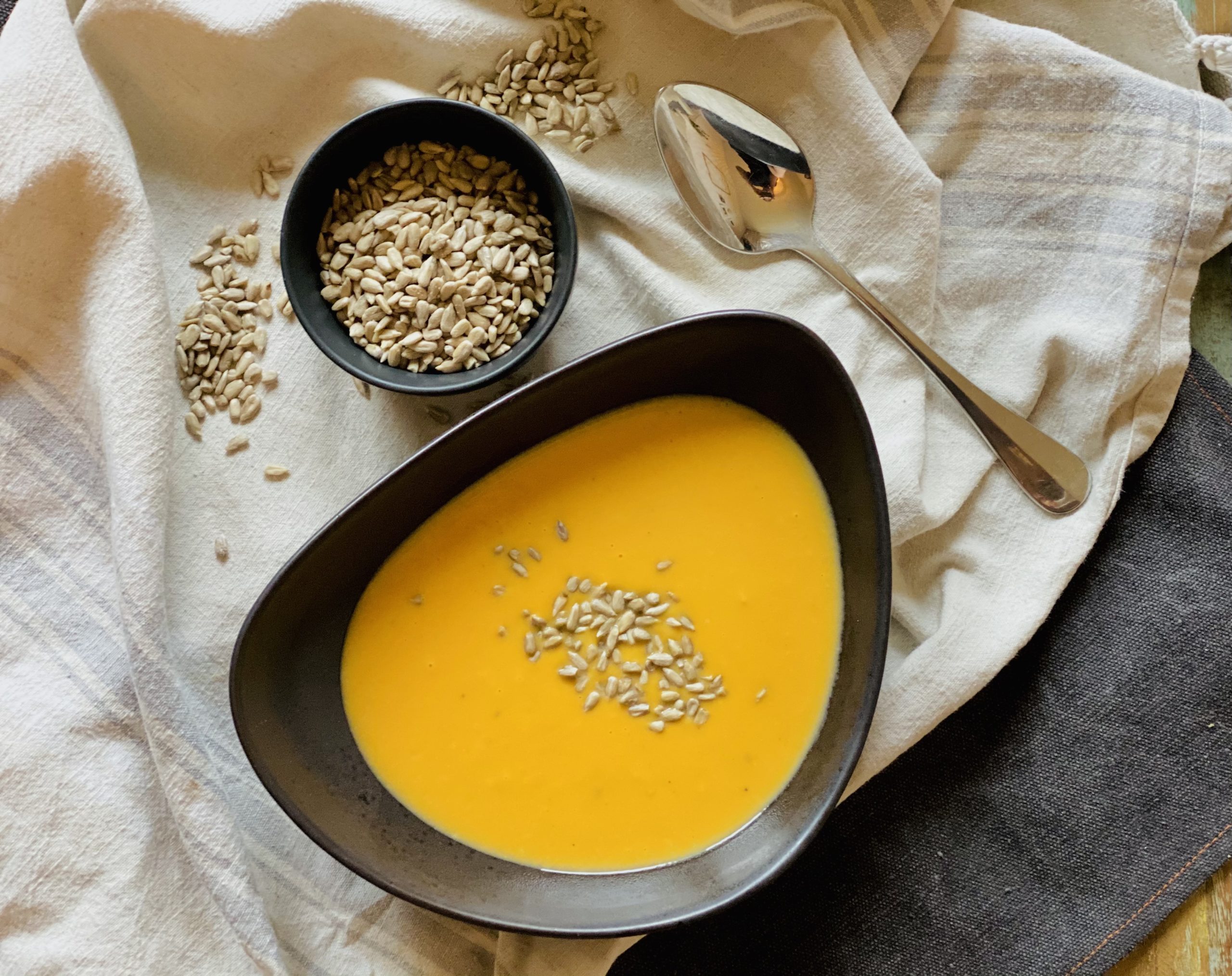 Veganes Rezept: Süßkartoffel-Kokos-Suppe - BISSFEST - Der Kochcast